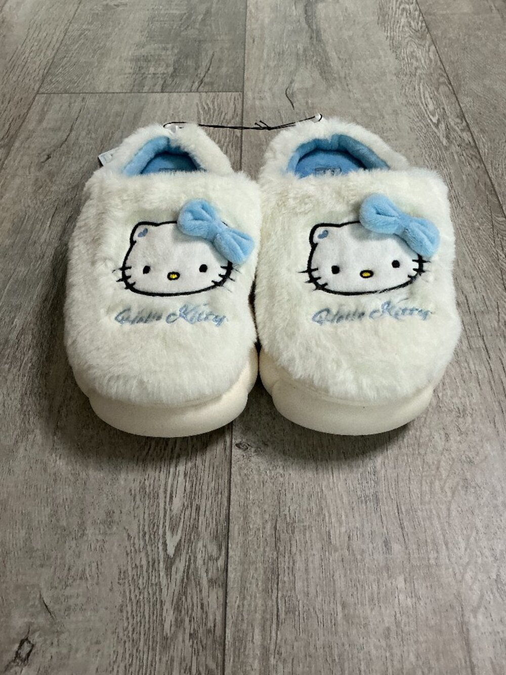 Hello Kitty Forever 21 Cloud Plush Slippers White Blue Size Large 9–10 NWT